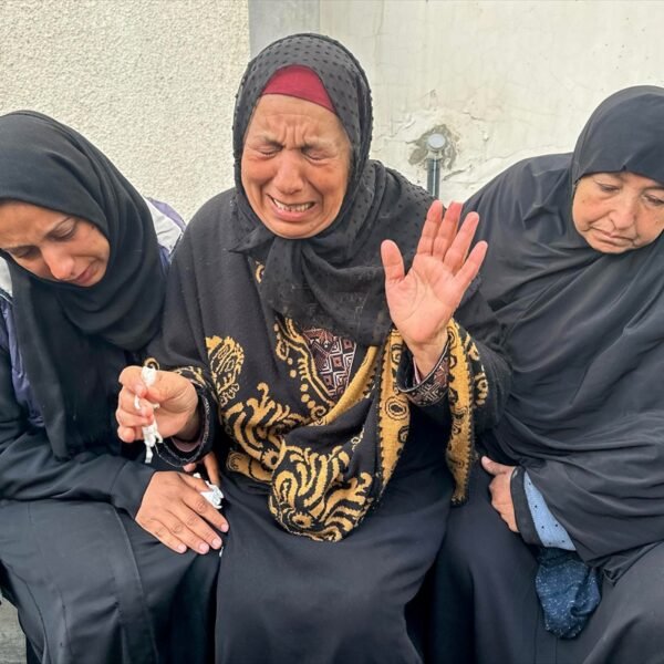 Fire Erupts at Former Chief Rabbi’s Jerusalem Synagogue